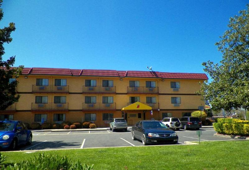 Super 8 By Wyndham Chico Hotel Exterior photo